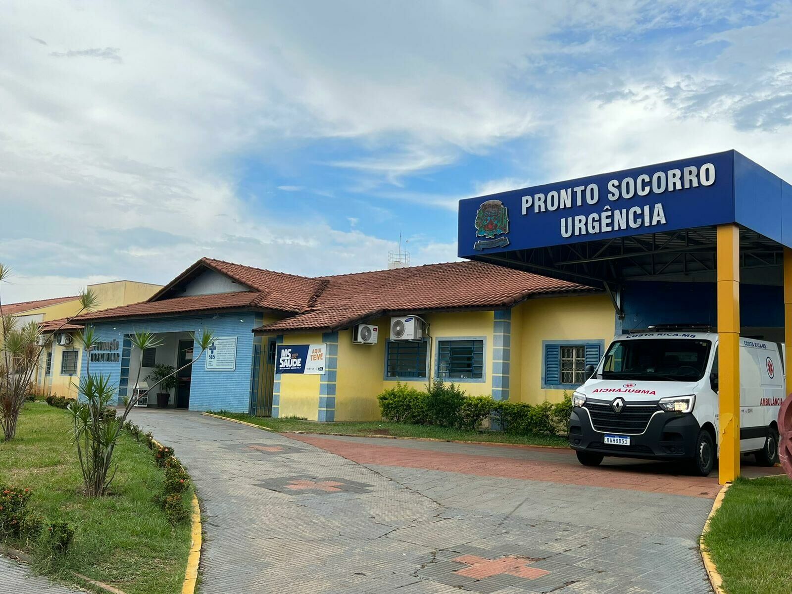 Imagem de compartilhamento para o artigo Mulher fica ferida após batida entre motos em cruzamento de Costa Rica da MS Todo dia